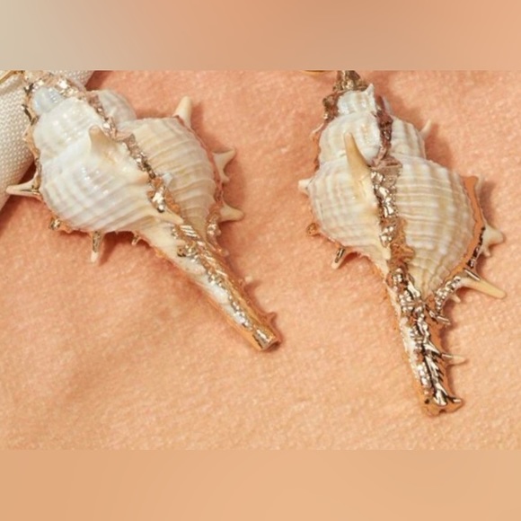 “Spiny Murex” Echinate Spiky Conch Shell Mermaid Beach Ocean Gold Dipped Earring - Picture 16 of 16